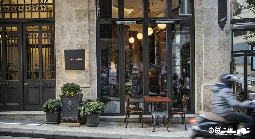 درب ورودی هتل کورین